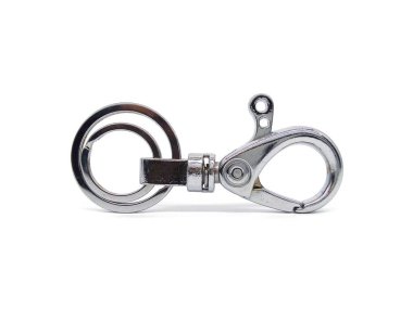 Anahtar zinciri beyaz arka planda izole edilmiş. Alaşımlı anahtarlığı kapat.