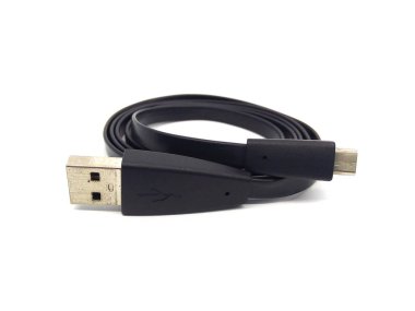 USB 'den mikro USB kablo bağlantısına beyaz arkaplanda izole edildi. Cep telefonu ve tablet için USB kablosunu kapat.