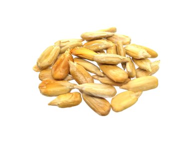 Beyaz arka planda izole edilmiş ayçiçeği tohumları yığını. Ayçekirdeğini kapat..