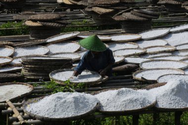 tapioca un (cassava) üreticisi Sukabumi, Batı Java, Endonezya, 4 Mayıs 2022. Geleneksel gıda endüstrisi.