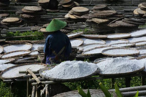 tapioca un (cassava) üreticisi Sukabumi, Batı Java, Endonezya, 4 Mayıs 2022. Geleneksel gıda endüstrisi.