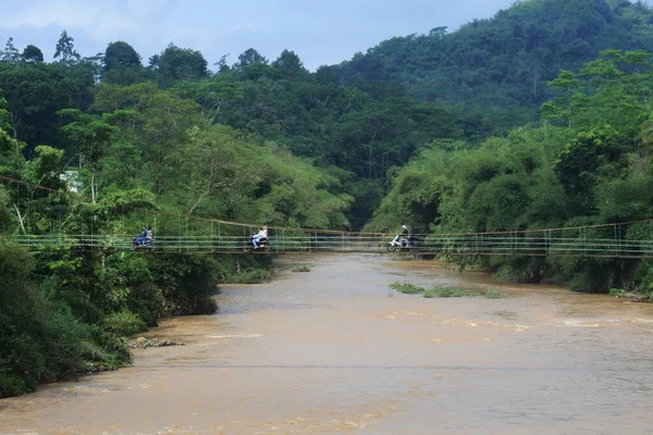 Most Wiszący Nad Rzeką Przeprawą Motocyklową Rano Sukabumi Zachodnia Dżawa — Zdjęcie stockowe