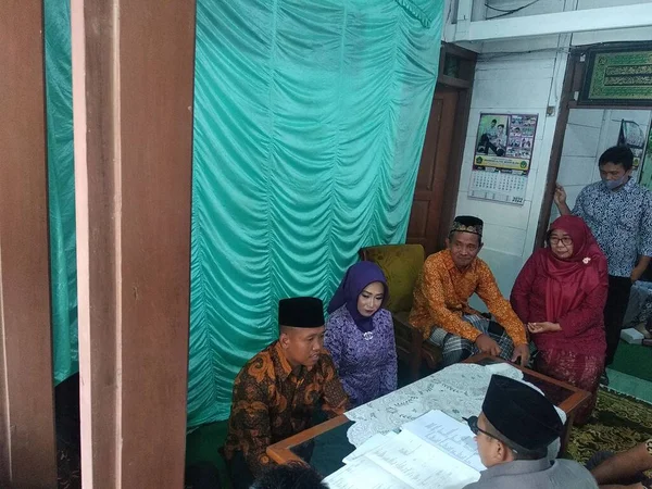 2022年7月23日印度尼西亚爪哇中部婚礼上的婚约 — 图库照片