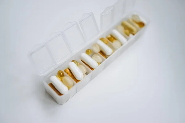 Caixa Pílula Diária Tomar Medicamento Com Comprimidos Comprimidos Cápsulas Medicamentos — Fotografia de Stock