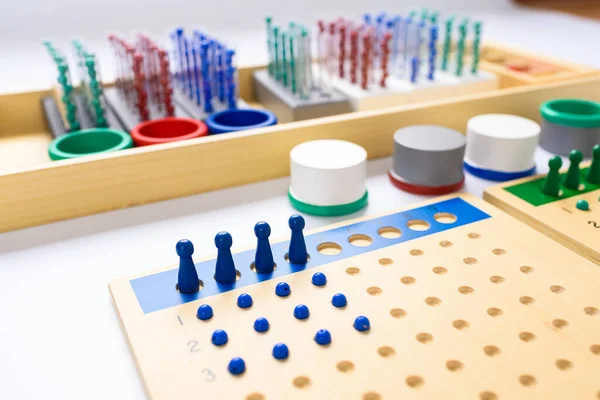 Montessori Deki Bölme Tahtası Alternatif Bir Yolla Öğrenilecek Matematiksel Bir — Stok fotoğraf