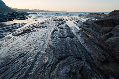 Detail of flysch, rocks of sedimentary origin that slide over each other.