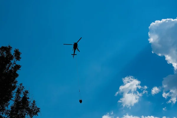 Helicopter Bag Water Put Out Fires Flies Forest Area — Stock Fotó