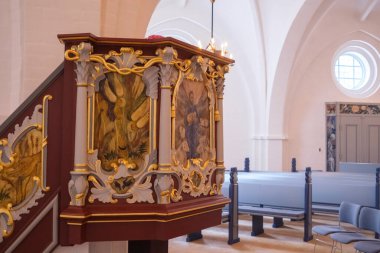 Danimarka Protestan kilisesinde küçük bir kürsü..