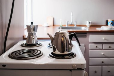 Kuzey Avrupa 'da 1950' lerden kalma antika paslanmaz çelik kahve demliği..