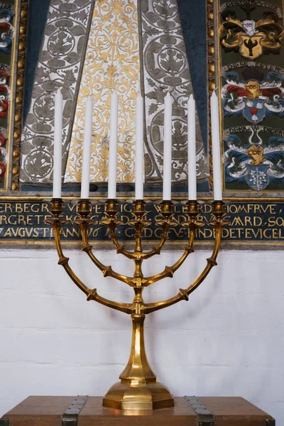 Simple Menorah Hebrew Pure Gold Candlestick — Stock Photo, Image