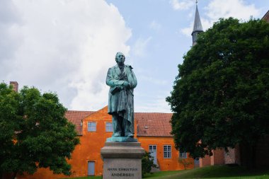 Yazar Hans Christian Andersen 'in doğduğu şehir, Odense, Danimarka' daki heykeli..