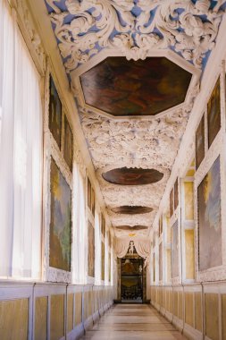 Frederiksborg Kalesi 'nin içindeki koridorlar