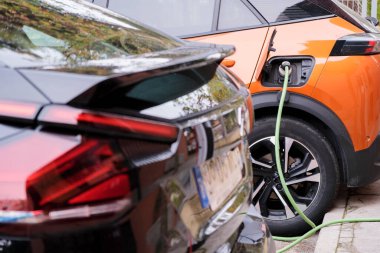 Elektrikli arabalara olan talep artışına kıyasla, kamu şarj noktalarının yoğunluğu düşük