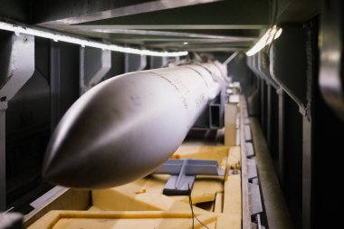 Bir denizaltıda bir torpido, su altı silahı..