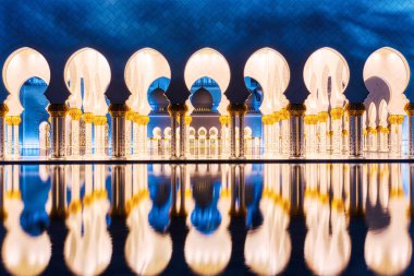 Sheikh zayed Ulu Camii alacakaranlıkta, Abu Dhabi, Birleşik Arap Emirlikleri  