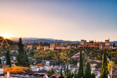 Alhambra Kalesi Hava Görüntüsü Sunrise, Granada, Endülüs, İspanya 