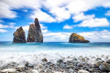 Manzara Görünümü: Ilheus da Ribeira da Janela Sunny Day, Madeira, Portekiz 