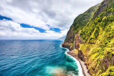 Madeira Vahşi Kıyı Veu da Noiva 'dan Şelale manzaralı Madeira, Madeira 