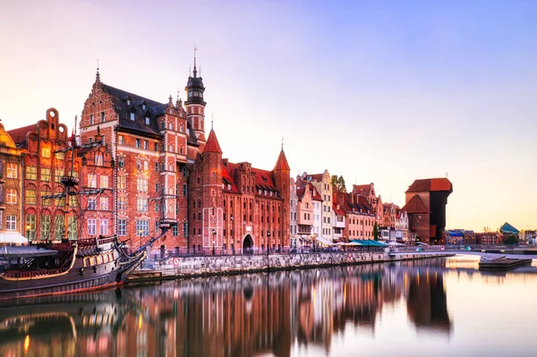 Illuminated Gdansk Old Town Calm Motlawa River Sunset Poland Europe — Stock Photo, Image