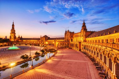 İspanya, Endülüs, İspanya, Sevilla 'daki Plaza de Espana. 