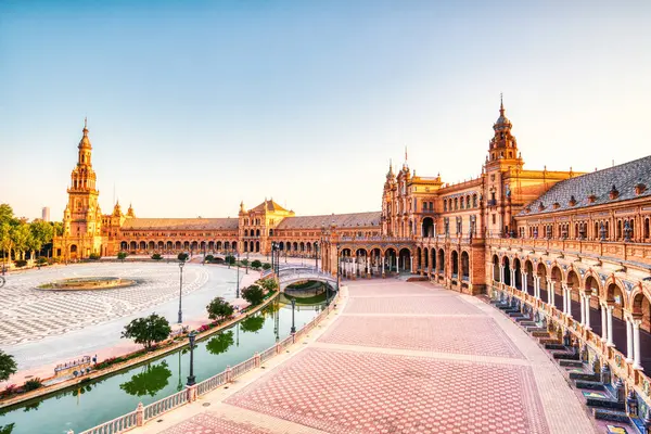 Seville 'deki Plaza de Espana Güzel Güneşli Gün' de, Endülüs, İspanya  