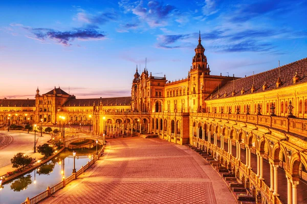 Sevilla 'daki Plaza de Espana, Endülüs, İspanya Anahtar Sözcükleri: Seville, İspanya, İspanya, İspanya, İspanya, İspanya, İspanya, İspanya, İspanya, İspanya, İspanya, İspanya, İspanya, İspanya, İspanya, Endülüs, Günbatımı, Günbatımı, Günbatımı,