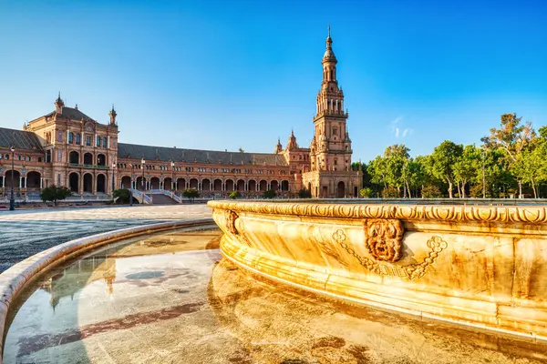 Plaza Espana Mit Brunnen Sevilla Bei Schönem Sonnigen Tag Andalusien Stockbild