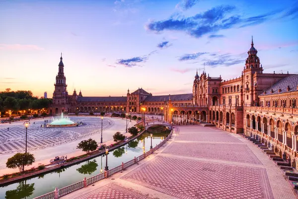 Plaza Espana Sevilla Bei Sonnenuntergang Andalusien Spanien lizenzfreie Stockfotos