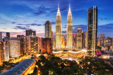 Malezya, Alacakaranlık 'ta Kuala Kumpur Skyline   