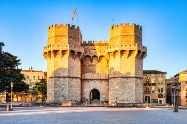Serrano Kuleleri (Torres de Serranos) Anıt, Valencia, İspanya 