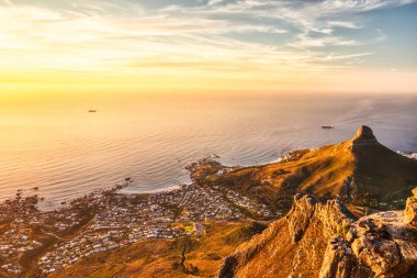Cape Town Günbatımı Hava Görüntüsü Kamp Koyu 'nun üzerindeki Tablo Dağı, Aslan Kafası ve Güney Afrika' da 12 Havari 