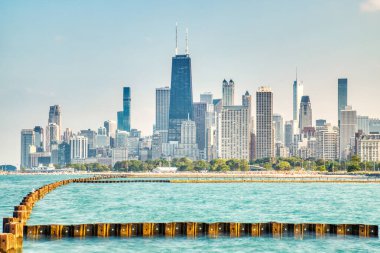 Chicago Skyline Sunny Day, Illinois 'de Michigan Gölü üzerinde