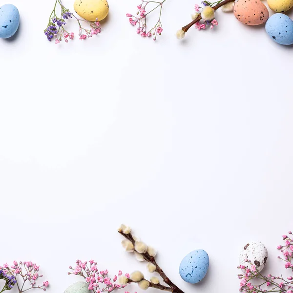 Border Easter Composition Spring Flowers Colorful Quail Eggs White Background — Photo