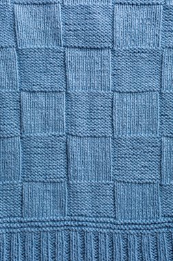 El yapımı mavi örgü pamuk desenli ve örülmüş satranç desenli. Örgü kıyafetlerinin en üst görünümü