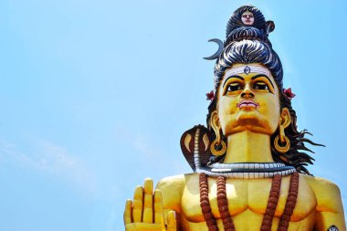 Omkareshwar 'daki Lord Shiva heykeli. 