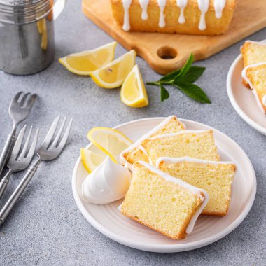 Limonlu kek, limon şekeri jöleli.