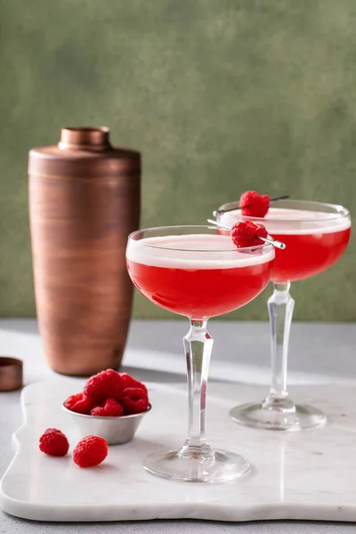 Raspberry Martini Cocktail Vodka Pineapple Juice Raspberry Liqueur Shaken Froth — Zdjęcie stockowe