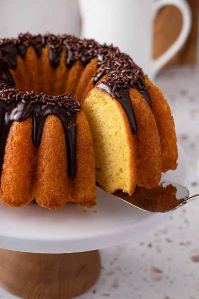 오렌지 파운드에 초콜릿 초콜릿 곁들인 케이크 — 스톡 사진