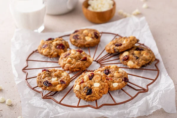 White Chocolate Cranberry Cookies Cooling Rack Glass Milk — Stock Photo, Image