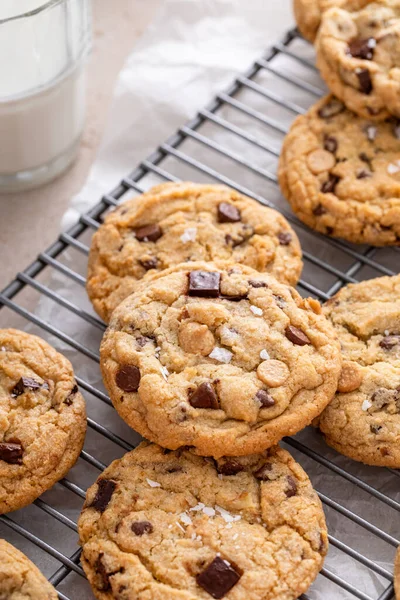 Chocolate Chip Cookies Cooling Rack Flaky Salt Served Cold Milk — Stock Photo, Image