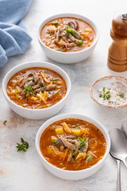 Soslu lahana ve patates çorbası, sıcak çorba tarifi fikri.