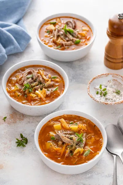 Soslu lahana ve patates çorbası, sıcak çorba tarifi fikri.