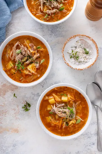 Soslu lahana ve patates çorbası, sıcak çorba tarifi fikri.