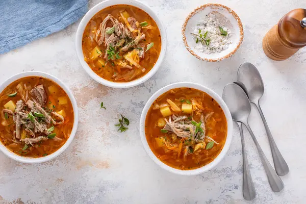 Soslu lahana ve patates çorbası, sıcak çorba tarifi fikri.