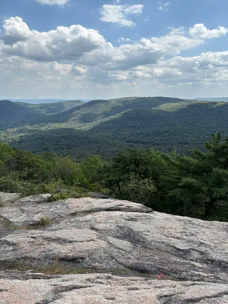 Dağlardaki güzel bir dağ manzarası