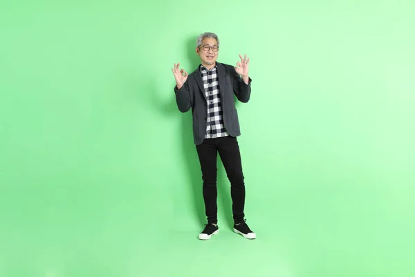 Tallets Voksne Asiatisk Mann Med Smarte Avslappede Klær – stockfoto