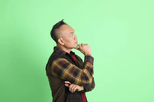 Talet Vuxen Asiatisk Man Med Rutig Skjorta Står Den Gröna — Stockfoto