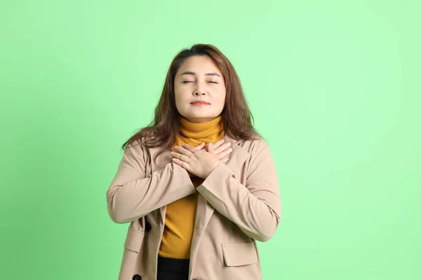 Adult Asian Business Woman Standing Green Background — Stock Photo, Image