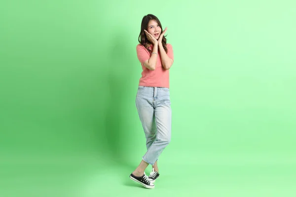 Young Adult Asian Woman Casual Clothes Jeans Standing Green Background — Stock Photo, Image