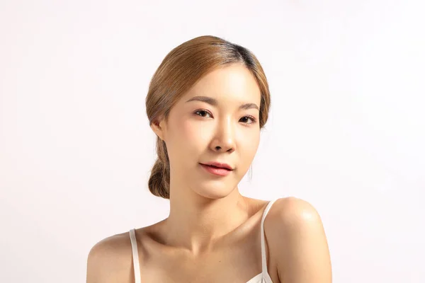 Hermosa Mujer Asiática Mostrando Piel Clara Fondo Blanco — Foto de Stock